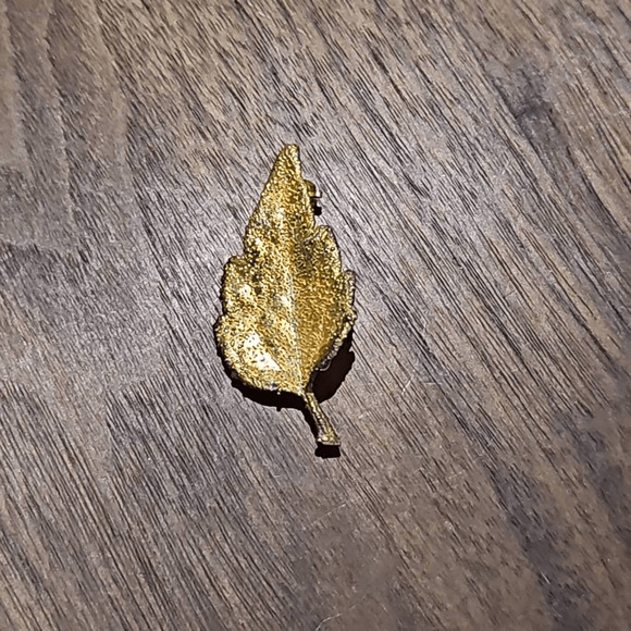 Gold Tone Narrow Metallic Leaf Brooch Pin - Picture 2 of 4